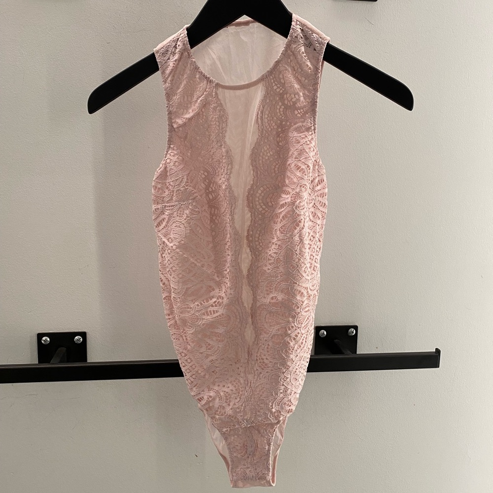 VICTORIA’S SECRET laced bodysuit sleeveless